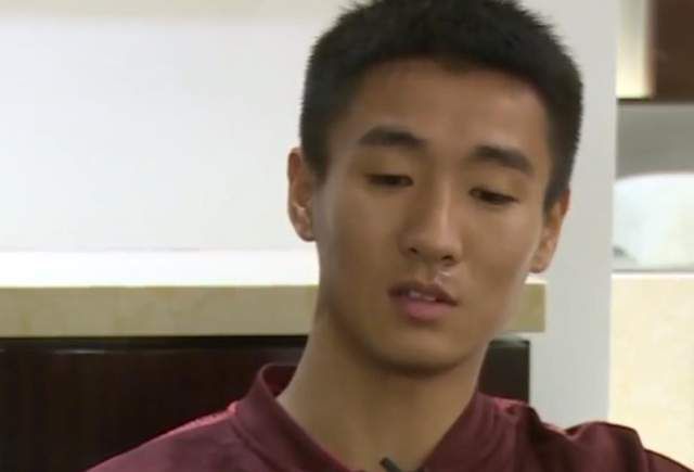 同时，更有惊险“飞船”大战，在高空快速移动的古船上贴身肉搏，一不小心就有可能从天坠落
