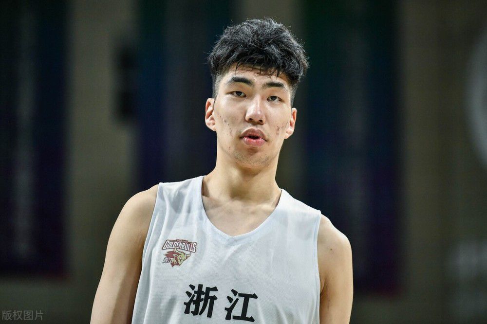 　　　　《逆转裁判》改编自CAPCOM的经典游戏，曾在GBA、NDS等多个游戏平台上发布，至今已出过四部，第五部行将发布。